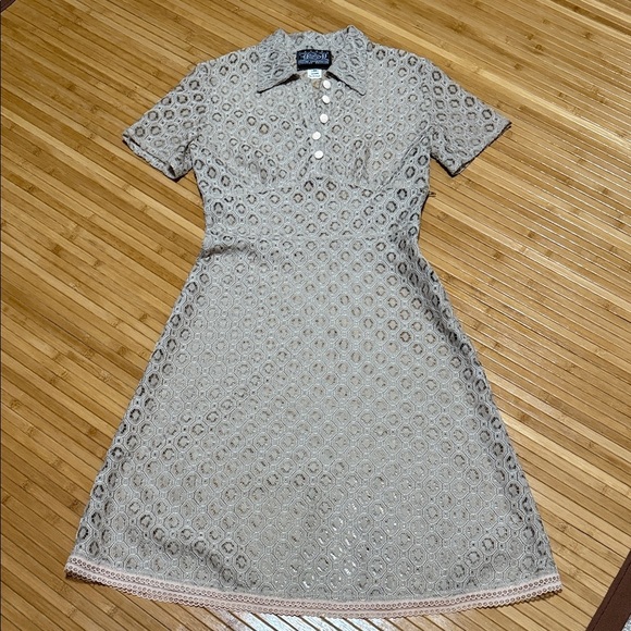 Beautiful Feminine Beige Lace Dress Overlay - Picture 1 of 5